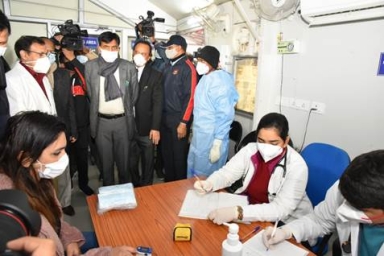 Mandaviya visits Safdarjung Hospital; Reviews mock drill for ensuring readiness for COVID-19 management