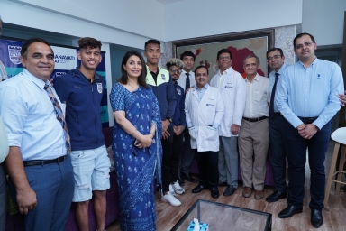 Mumbai FC Football players encourage cancer survivors at Nanavati Max Super Speciality Hospital